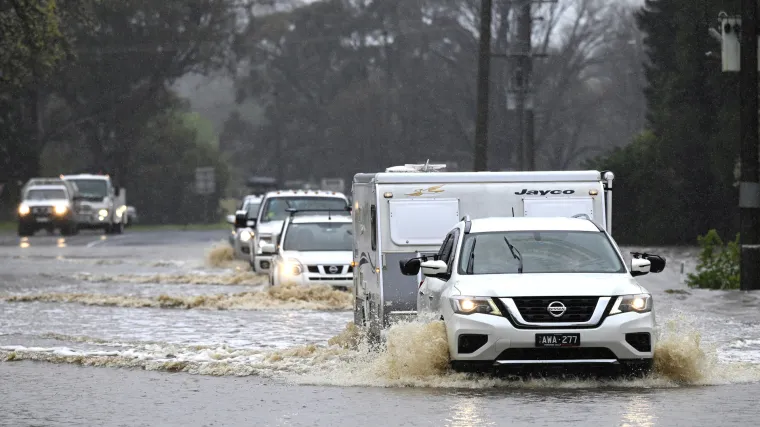 Poplave prijete Australiji: Stotine domova bez struje, zatvaraju se ceste, hitne službe pozivaju na evakuaciju