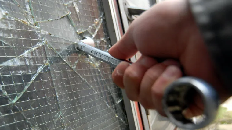 Kakav bezobrazluk! Mu&scaron;karac provalio u četiri stana u Glini koji su nakon potresa progla&scaron;eni neuporabljivima