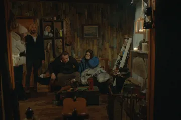 Selin izvan sebe, na&scaron;la Edu i Serkana kako zagrljeni spavaju: 'Danas mi je rođendan!'