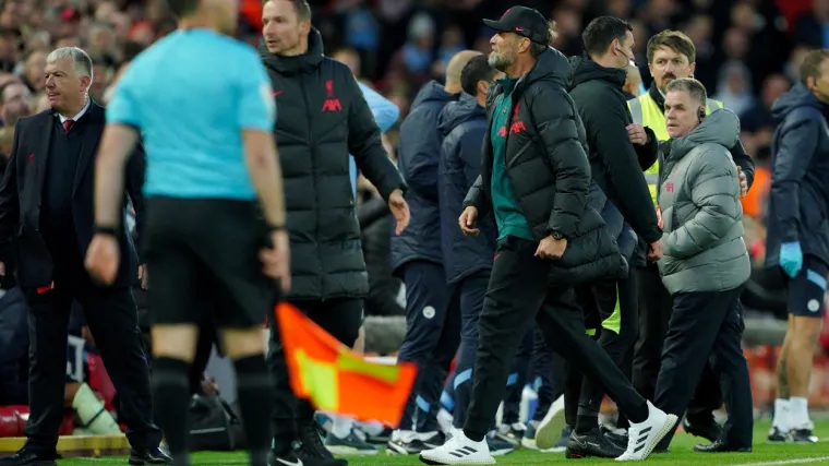 Liverpool srušio City u vrlo naelektriziranom derbiju. Salah zabio golčinu, Klopp dobio crveni nakon velike drame