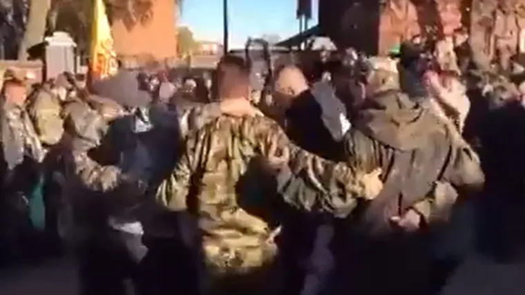 Rusi slave mobilizaciju kao da je svadba: Pogledajte nadrealne scene iz Jadrina koje će vam izazvati nevjericu