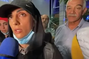 Iranska sportašica koja je nastupila bez hidžaba vratila se u domovinu, evo kako su je dočekali