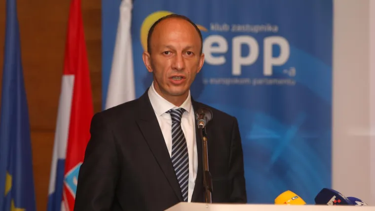 Ličko-senjski župan: 'Milanović ili ima druge interese ili je zaboravio kroz &scaron;to smo pro&scaron;li 90-tih'