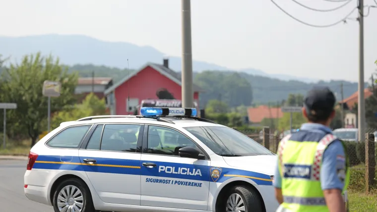 Noćas poginuo 22-godi&scaron;njak. Automobilom sletio s ceste u odvodni kanal