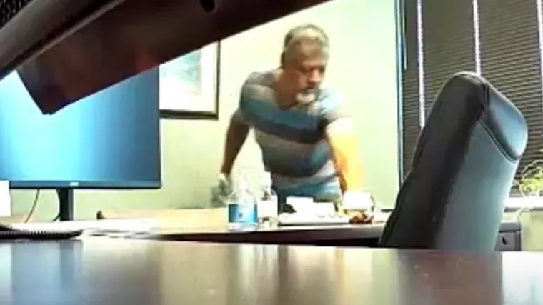 Domar prao penis u bočici s vodom zaposlenice, sirota je pokupila neizlječivu spolnu bolest