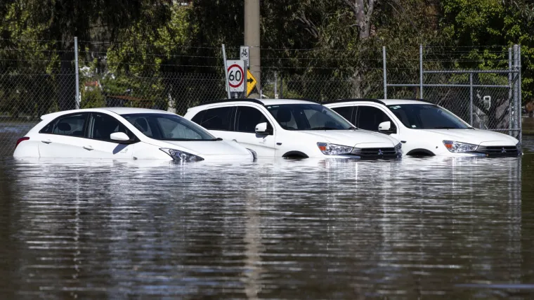 Poplavljeni australski gradovi spremaju se za nove poplave, pune se vreće s pijeskom