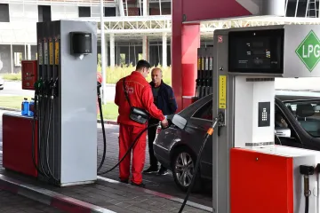 Pogledajte kakav šok čeka Hrvate na benzinskim crpkama! Vlada više neće zamrzavati cijene, a evo koliko plaćaju susjedi