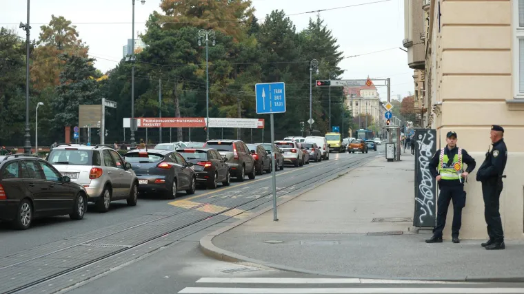 FOTO Dolazi Pelosi, do&scaron;ao ukrajinski premijer, a stižu i gužve. Policija objavila posebne karte za regulaciju prometa