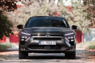 Citroën predstavio model koji je 'sve u jednom': C5 X spoj je limuzine, karavana i SUV-a, a poznate i cijene u Hrvatskoj