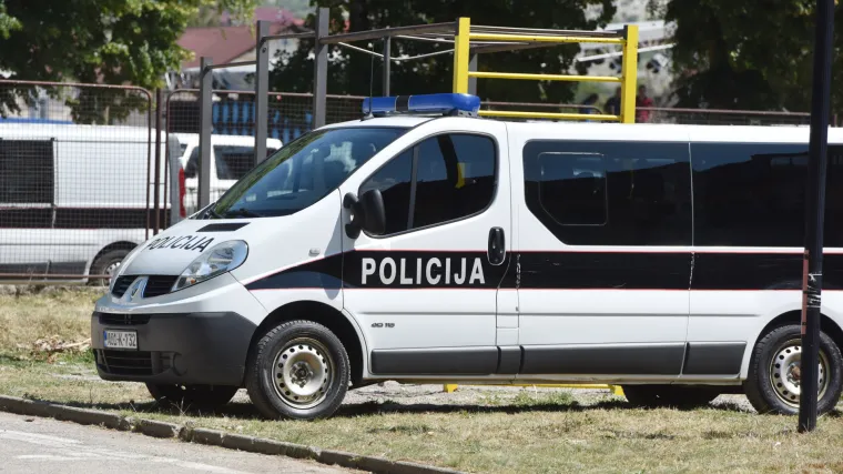 Drogiran i bez vozačke neispravnim kamionom prevozio migrante u BiH: Pao na rutinskoj kontroli