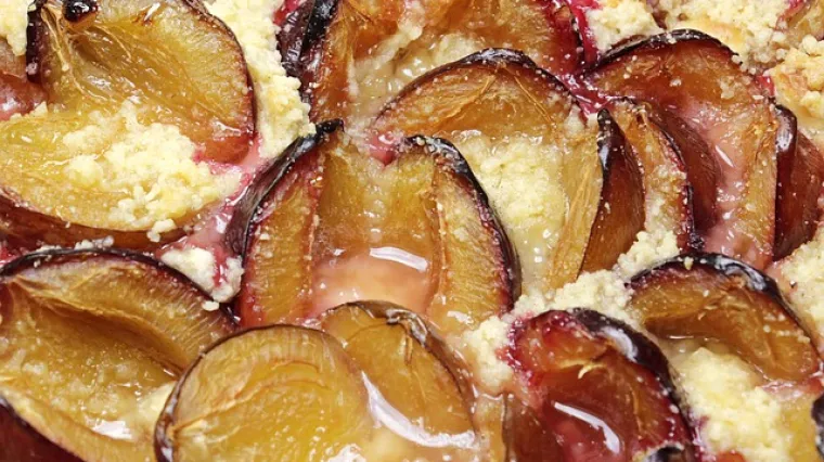 Crumble kolač sa &scaron;ljivama - recept i priprema