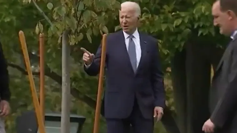 Biden se pogubio u vlastitom vrtu: Pojavila se nova zabrinjavajuća snimka američkog predsjednika