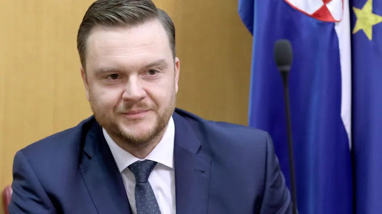 Primorac odgovarao na brojna pitanja saborskih zastupnika, a zbog jednog se i zacrvenio: Od 5,1 milijardu isplaćeno je tek...