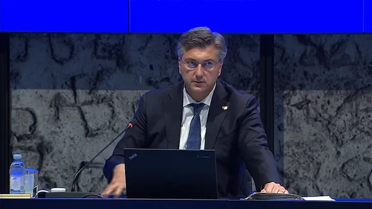 Plenković o cijenama goriva: 'Danas je 2 kune jeftinije nego &scaron;to bi bilo da Vlada nije ograničila tro&scaron;arine'