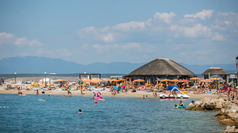 Prekr&scaron;io mjeru zabrane približavanja: Biv&scaron;oj ženi na plaži dao 500 kuna: 'Za djecu, za sladoled'