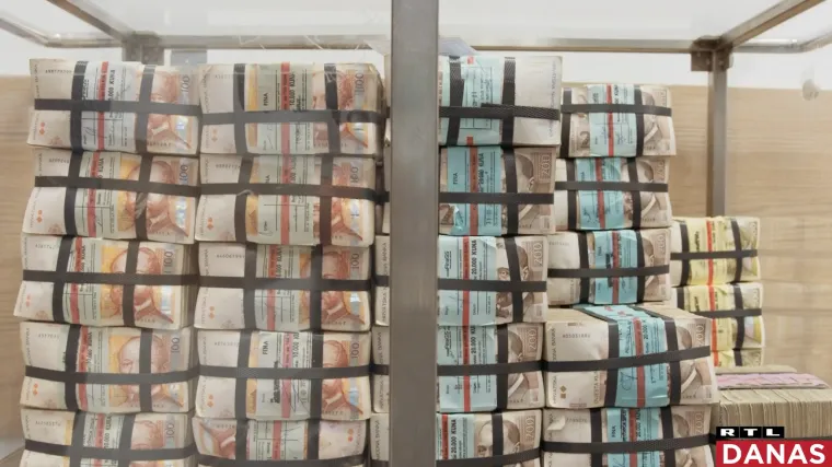 Na računima imamo novca dovoljno za 80 Pelje&scaron;kih mostova!