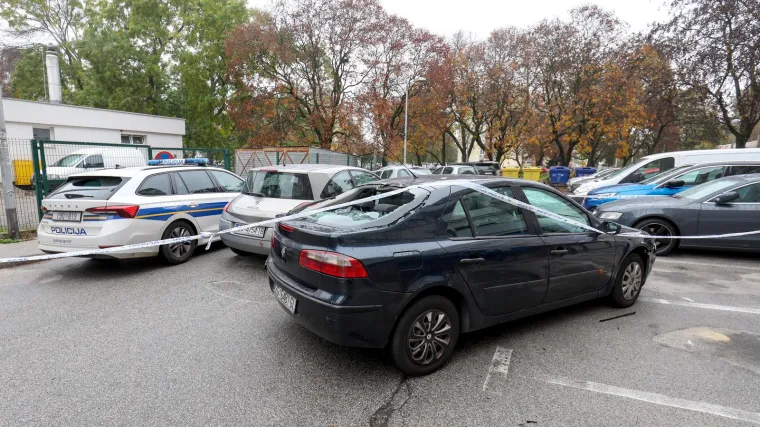 Priveli mladića i dvojicu muškaraca zbog divljačkog iživljavanja u Prečkom: Pretukli čovjeka, a auto mu uništili palicom
