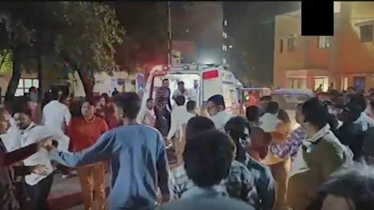 Indija: Najmanje 35 poginulih u ru&scaron;enju nedavno saniranog mosta