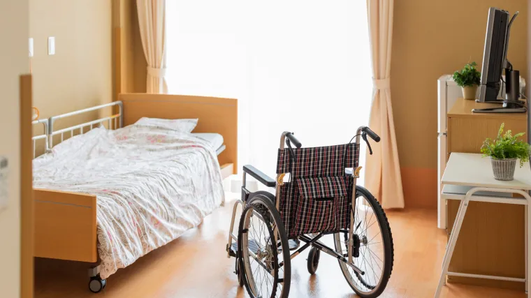 Medicinske sestre mlatile ženu u Domu za starije. Šamarale je po licu i udarale nogama