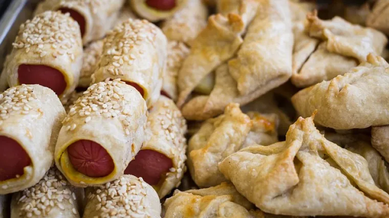 Hrenovke u tijestu za pizzu - recept i priprema