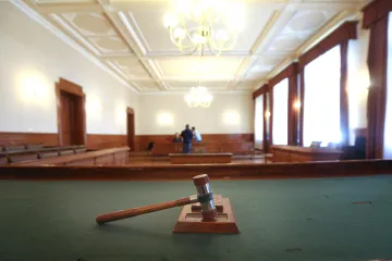 Silovao mentalno zaostalu kćer (17), rodila je, a sud mu sada smanjio kaznu