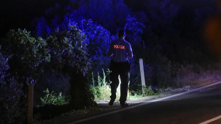 Pijana 26-godi&scaron;njakinja sletjela s ceste, udarila u znak i kamen, auto se prevrnuo