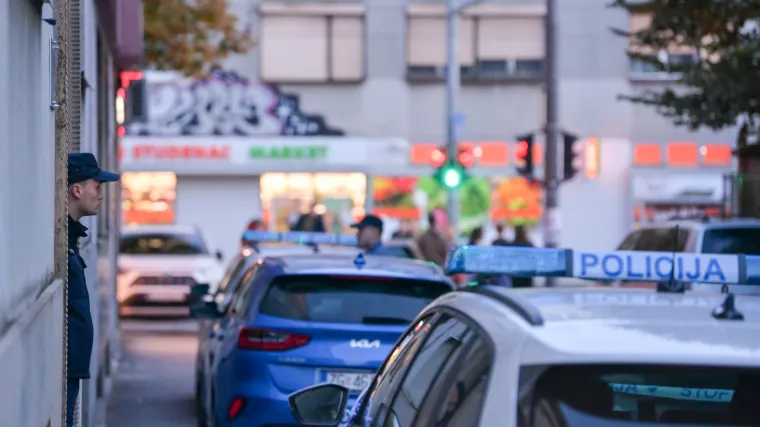 Posrnuli knjigovođa u lisicama na saslu&scaron;anju - sumnjiče ga da je hicem u glavu ubio Marinka