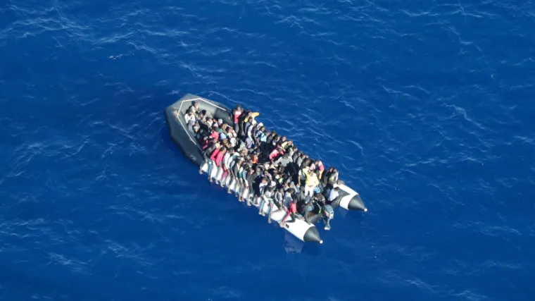 Stotine djece na brodovima u Sredozelju čeka spas, a zemlje EU prebacuju lopticu 'čiji su'