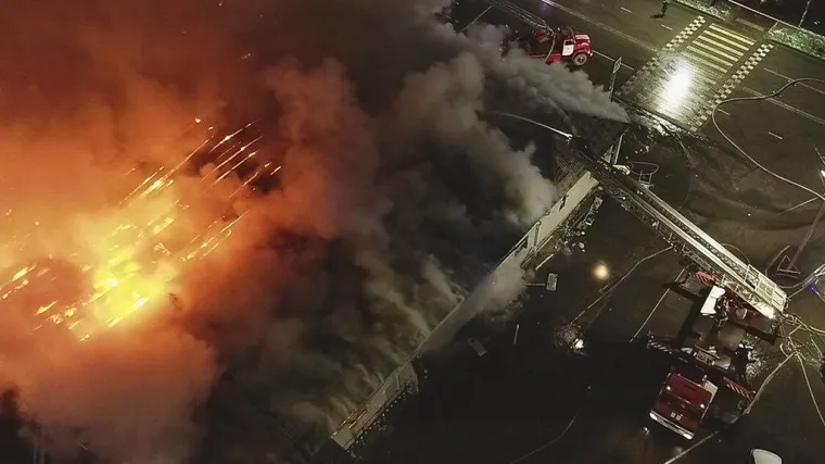 VIDEO Ogroman požar u noćnom klubu u Rusiji: Uru&scaron;io se krov, najmanje 13 ljudi je poginulo