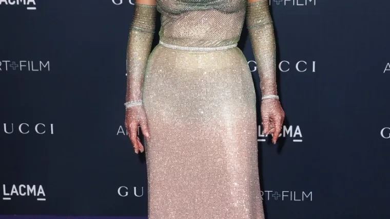 Kad se pojavila Salma Hayek svi su zanijemili: Na crvenom tepihu se pojavila s nikad bujnijim grudima