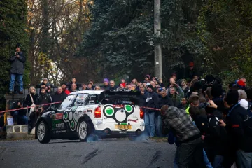 Tragedija na reliju, automobil izletio u skupinu gledatelja i usmrtio dvoje tinejdžera: 'Zaustavio se u susjednom dvorištu'