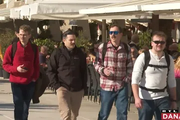 Američki mornari s nosača aviona tro&scaron;e kao da sutra ne postoji: 'Volimo klubove, lokalnu hranu'