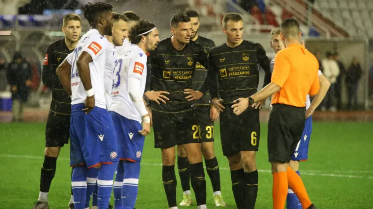 Hajdukovac u derbiju slomio nos igraču Osijeka. Sudac mu nije dao ni žuti karton, iz Osijeka se oglasili