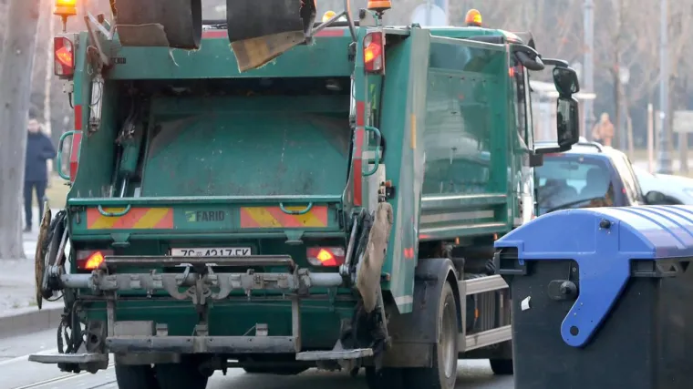 U Zagrebu se sudarili kamion Čistoće i osobni automobil