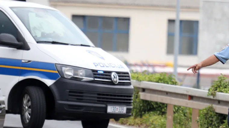 Sisačka policija traži mu&scaron;karca koji je u&scaron;ao u dvori&scaron;te žene pa joj upucao psa