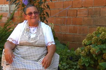 'Pjesma, smijeh i zabava' Maričin su moto:' Volim ići u svatove pa se obavezno kerim, pjevam, kitim svirače'