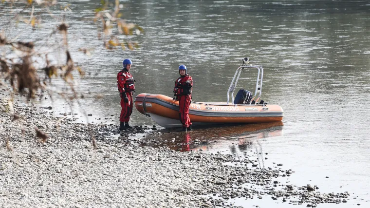 FOTO Policija dobila dojavu da je netko skočio u rijeku. Ronioci i dalje u potrazi