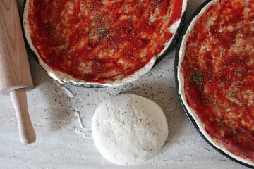 Domaća talijanska pizza kao iz krušne peći