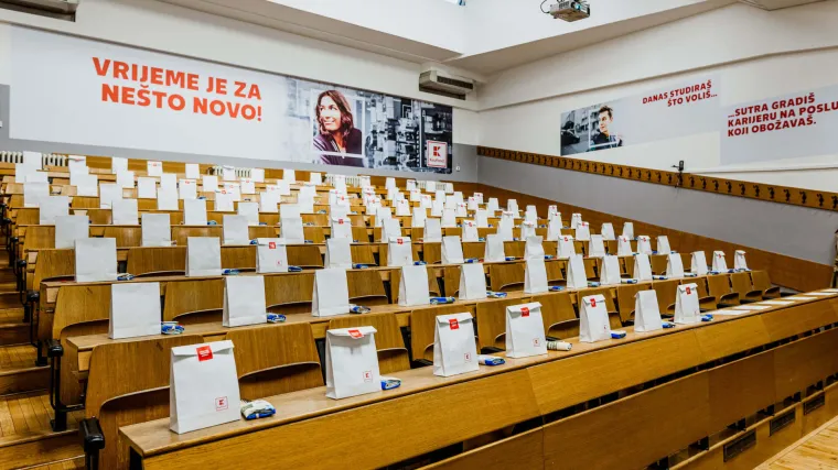 Studentima Ekonomskog fakulteta u Zagrebu preuredili dvoranu
