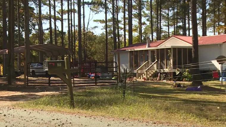 Jo&scaron; jedan slučaj! Dječaka (9) sedam mjeseci držali zatočenog u psećoj kućici