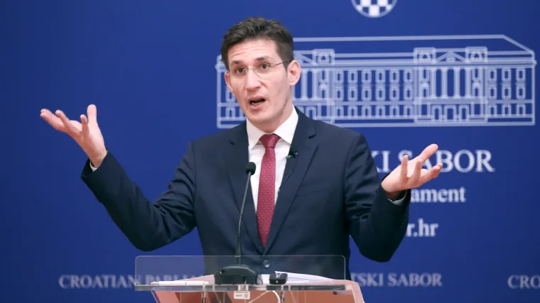 Troskot traži od HNB-a da otpusti Švaljek, zamjenicu guvernera. Optužuje ju da je lagala