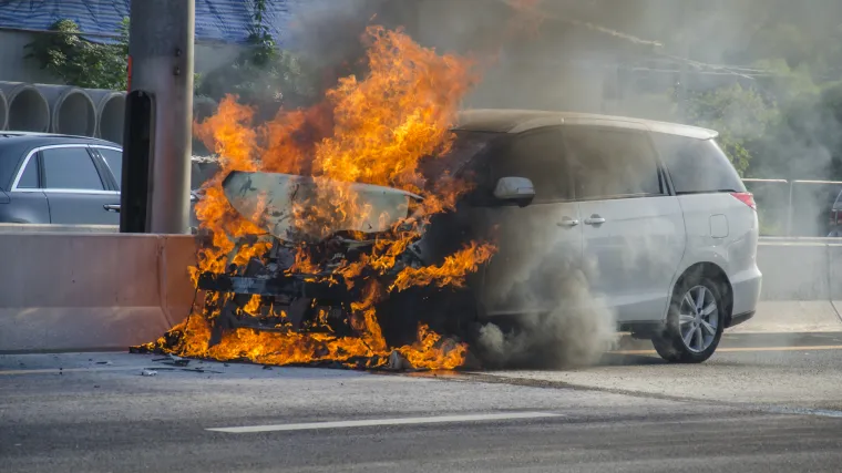 Na autocesti se tijekom vožnje zapalio automobil: &Scaron;teta vi&scaron;e od 20 tisuća kuna