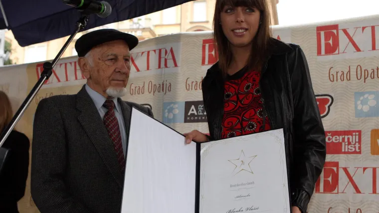 Blanka Vlašić ove je godine rodila sina, a pogledajte kako je izgledala prije 14 godina sa šiškama i u minjaku