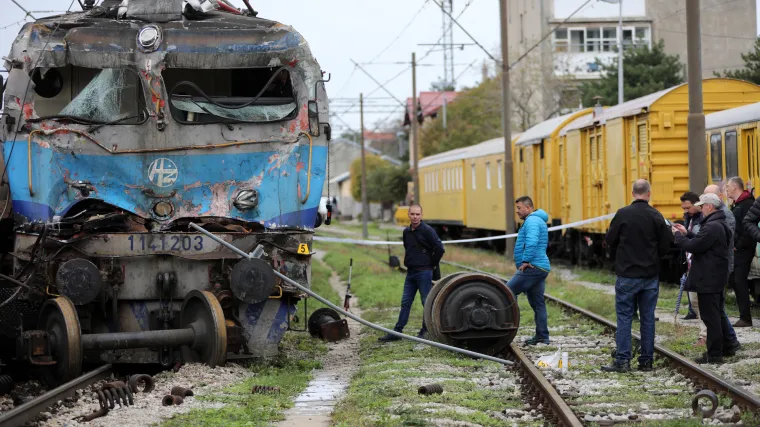 NESLUŽBENO: Za cisterne nije bilo mjesta u rafineriji pa su ostavljene na tračnicama