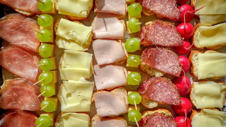 Kako složiti platu od pr&scaron;uta i sira?