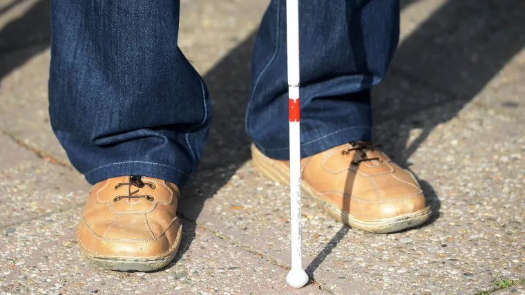 Mladić (19) opljačkao slijepca. Bacio ga na pod i udarao rukama i nogama u glavu i tijelo