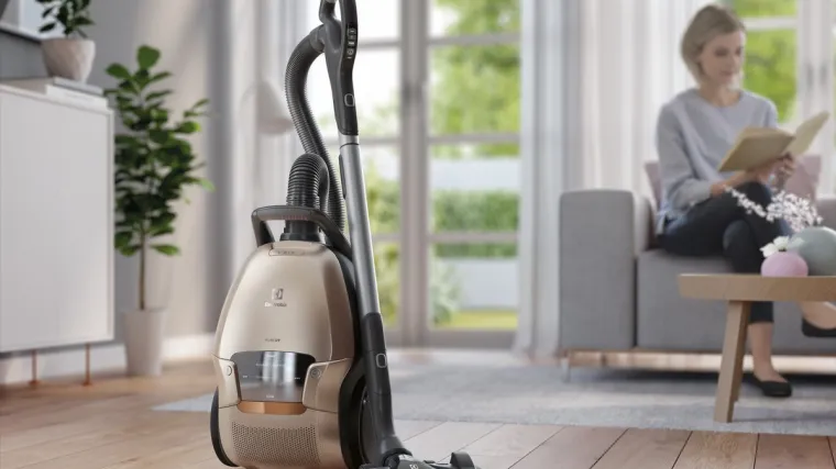 Usisavač s vrećicom za snažno i praktično usisavanje doma