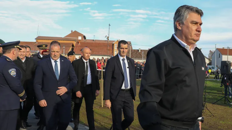 S premijerom došla i Anja Šimpraga, branitelji viknuli: 'Sramite se'. Milanović preskočio Banožića