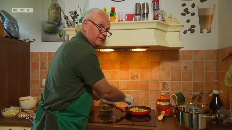 Da nije bio gradonačelnik, mogao je postati pjevač: Ivica zapjevao dok je pržio vrganje na tavi