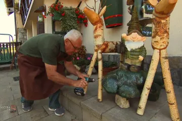 Bivši gradonačelnik izrađuje skulpture za Delničku adventsku bajku: '90 posto skulptura u selu su moje, ali nisam akademski kipar'